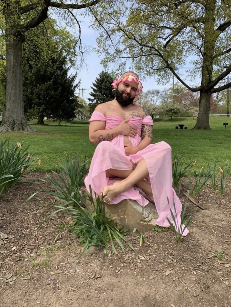 KinchleysTavern's tweet photo. Happy Mother’s Day!🌸💐
Baby Luna arrived early so CJ stepped up to take his wife’s place!
#PaternityShoot
#MothersDay
#WhatModel? 🤷♀️🤷🤷♂️🍕🫃?
#WhatHorse? 🤷♀️🤷🤷♂️🍕🐎?
#kinchleyskrew
#kinchleystavern #checkeredtabletops
#kinchleys #pizza
#kinchleyspizza #thincrustpizza https://t.co/nv8PTwKtDn