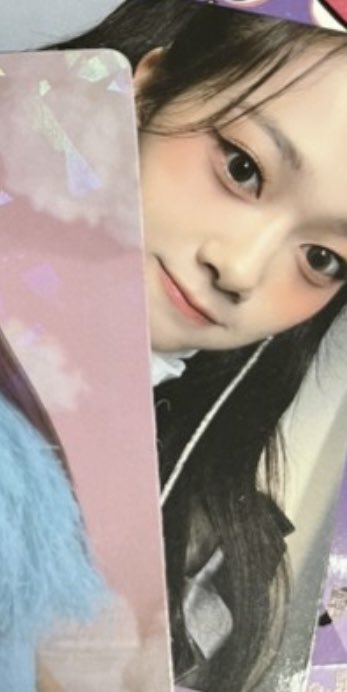다들 궁금해하셔서..
앨범속 지민이 포카..☺️
#클라씨 #원지민 #앨범속포카