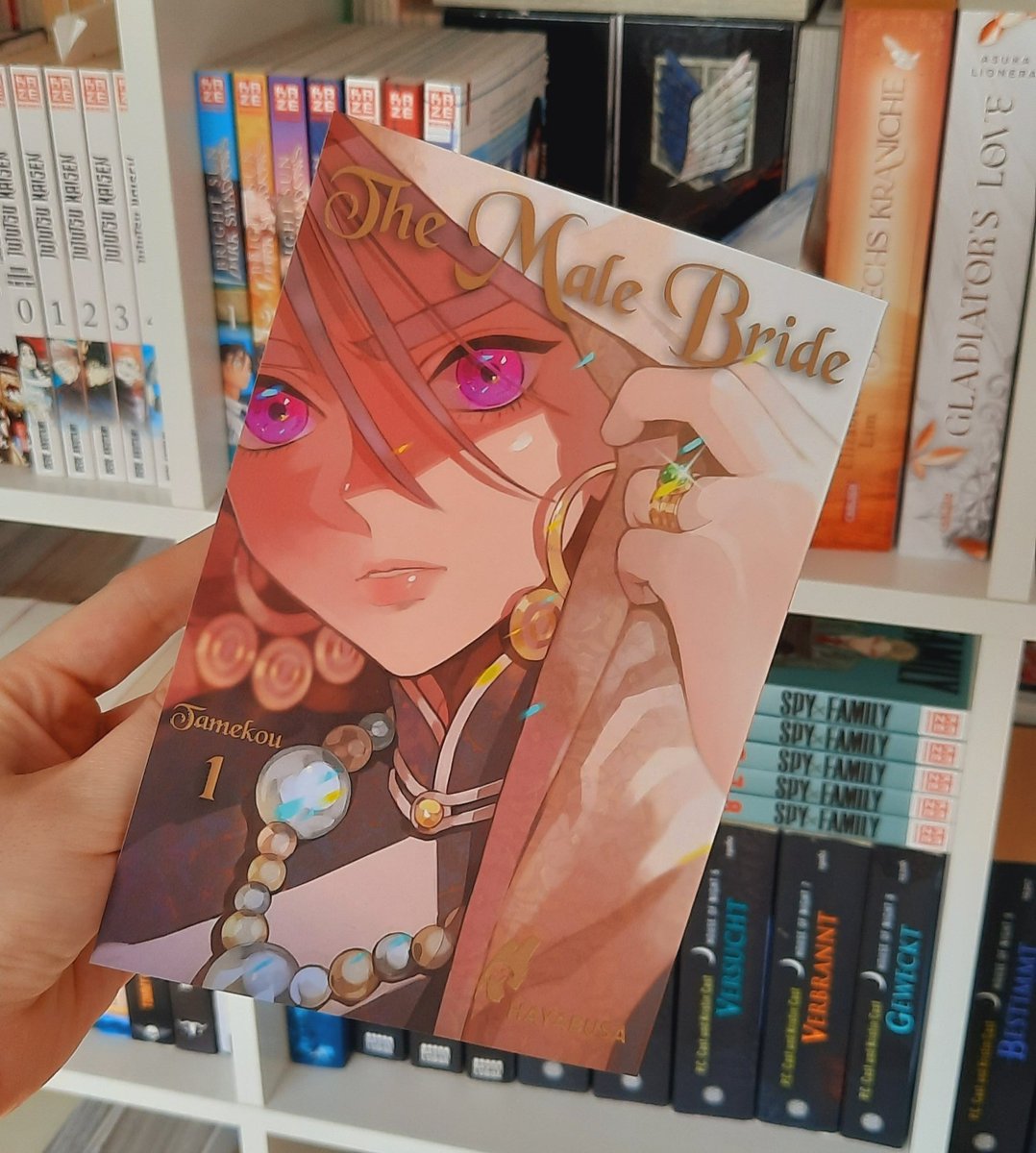 LorelaiZee's tweet photo. The Male Bride 1 ✅️
Verlag: @HayabusaTweets
Sehr gelungener Einstieg und huiuiui ... jede Menge spice! 🔥🥵
Auch die Zeichnungen haben mir sehr gut gefallen und ich bin gespannt, was noch so auf uns zukommen wird 😄
#mangayear22 #themalebride https://t.co/xEBfd3h375
