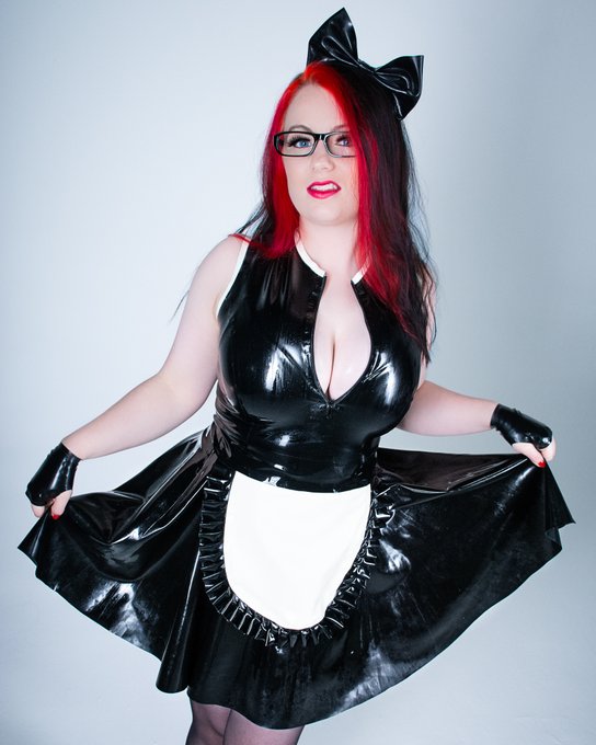What would you like me to do for you first? xx

To see more of me: https://t.co/DxjLDizwGR

#maid #maidcosplay