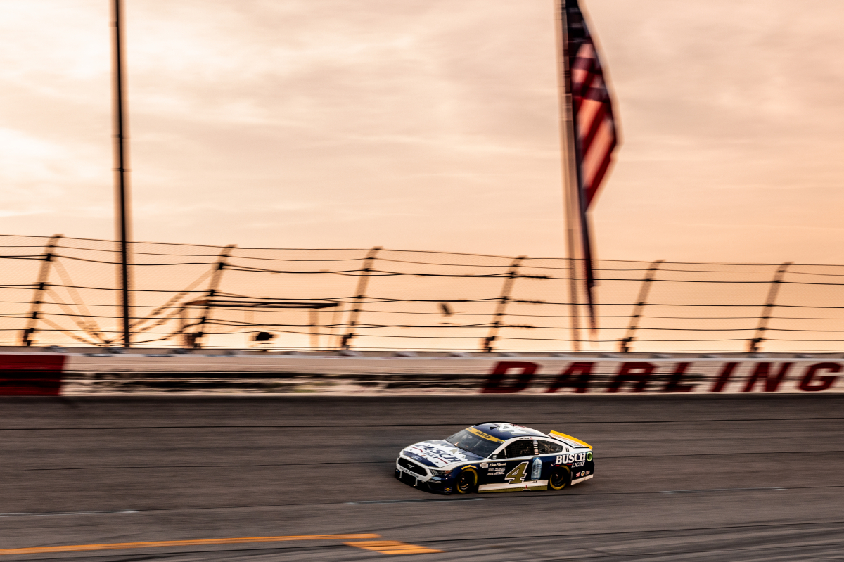 hbpRacing's tweet photo. Back to the Lady in Black 🖤

Be sure to tune in to watch @kevinharvick race today at @TooToughToTame!  

1 RT = 1 Cheer for Kevin! #HBPracing

📸 @StewartHaasRcng https://t.co/vtHVZpqqIb
