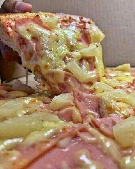 soy_migueldiaz's tweet photo. La pizza con piña es la mejor ,pero no lo entenderán . https://t.co/tjnnPsp6rX