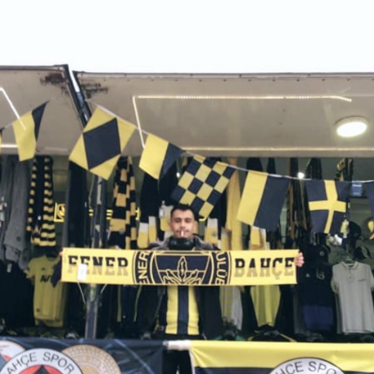 fhmmct34's tweet photo. HAZIRSANIZ BAŞLAYALIM MI OYUNA ? 
#FBVBJK https://t.co/sonoRx7iCy