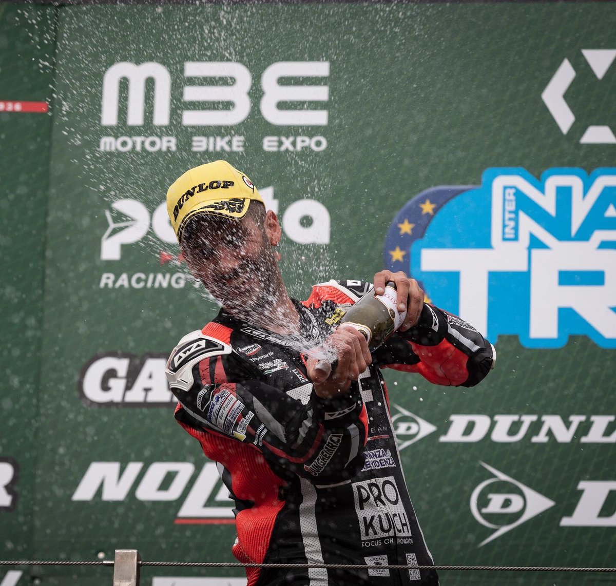 SimoSaltarelli's tweet photo. Gara 2 P3
Anche oggi a podio, siamo sempre sul pezzo!! Squadra fantastica, avanti così.
#tcfracingteam @dunlopmoto @yssitaly @caberghelmets @awa_racing @macnaridinggear @stylmartin_official https://t.co/CJHXmPxFGq