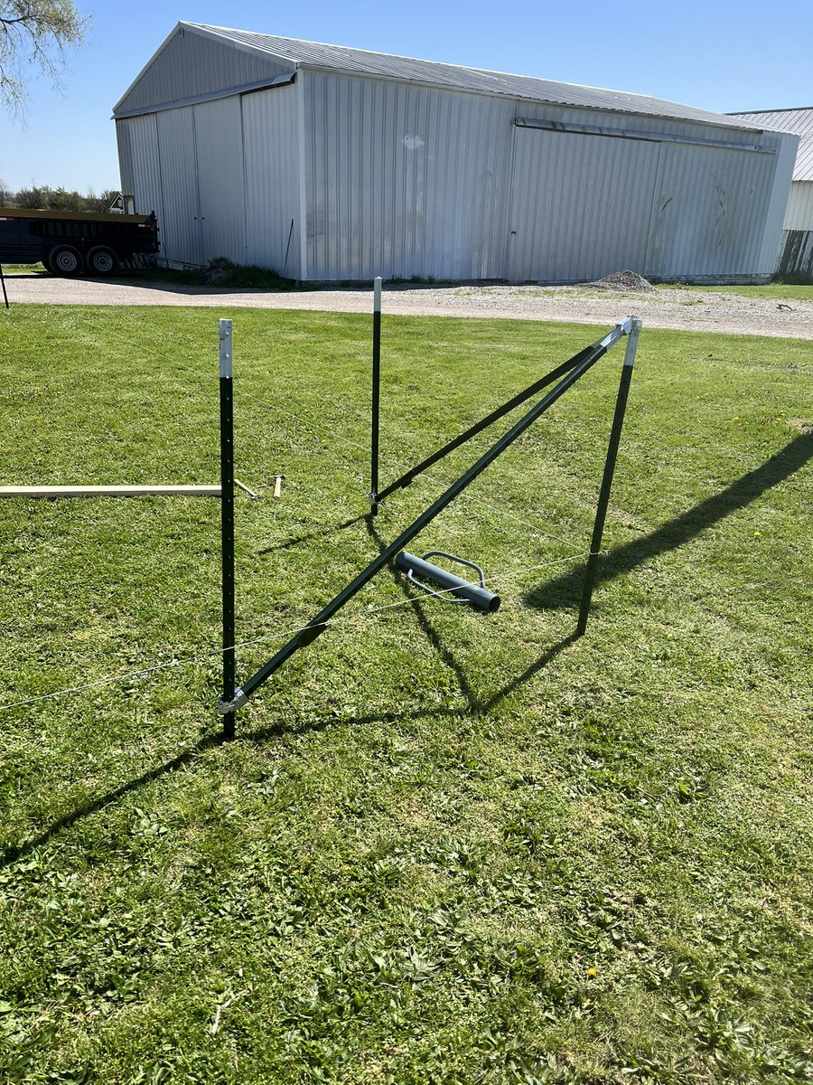 JustinBrant93's tweet image. City slicker turned country? #Tpost #fence