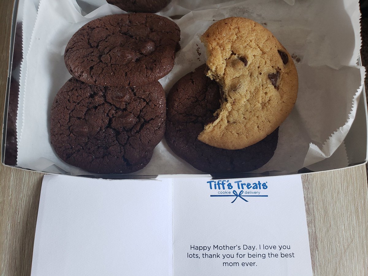 lazycryptomom's tweet photo. When my own Lazy Cub sends Mother's Day cookies!  #HappyMothersDay2022 @tiffstreats #cryptomom #LazyLionsNFT #LazyCubs 🍼🧃🍪🍪🍪 https://t.co/HtfGLid3xz