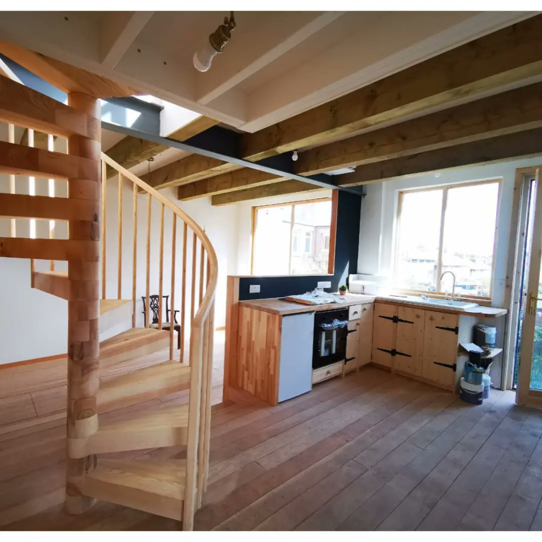 GeerafDecorator's tweet image. ♻️Recently finished environmental friendly project♻️

🏡Garage converted to cosy living space by @sawmillcontracts 🏡

👨‍🎨Decorated externally and internally by us using eco breathable silicate and claypaint from #earthborn 👨‍🎨