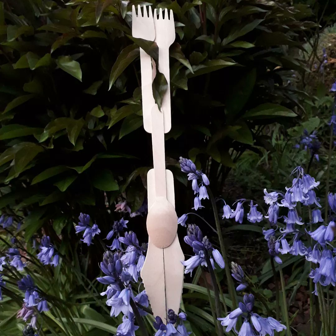 AteliersCortada's tweet photo. Sunny afternoon dancing and gardening with @frayed_edges_ . With a visit from @tomdaley dive-bombing in to say hello.
I can hear @craigrevel "Your hands are like spatulas darling!". More like wooden forks Craig.
#Cutlery #EdinburghGarden #FrayedEdges #FriendlyLocals https://t.co/c9I4AgVIUD