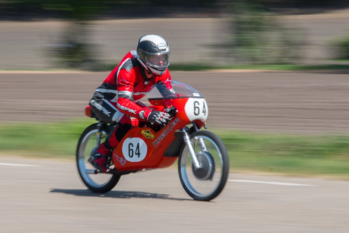 JanScheperman's tweet photo. Mooie #motorsport vanmiddag in #holten, de klassieke #motoren ronkten in de #beuseberg. Perfect georganiseerd door @MacdeHolterberg ! https://t.co/38BtfnIuaV
