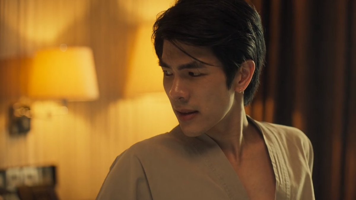 apologyapo's tweet photo. Kinn is worried— but awkward. He doesn't ever let hookups sleep over. They are always escorted out. Here he is, trying, hesitating. His voice is calming, gentle, for someone who is usually loud. The silence in the scene is louder.

[#KinnPorscheEP5] 
[#KinnPorscheTheseries ] https://t.co/UyYjUNj0Yx