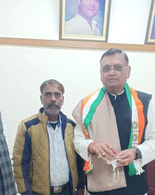 कोयला चोरी रोकने को लेकर मैं लगातार शोशल मिडिया के ट्विटर पर लिख रहा हूं हमारा मुंह बंद करने के लिए और कोयला चोरी पर लिखना बंद करने को कहा जा रहा है मुझे अज्ञात लोगों के द्वारा धमकी दी जा रही है
कांग्रेस इंटक झारखण्ड प्रदेश सचिव सह प्रवक्ता
<a href="/HemantSorenJMM/">Hemant Soren</a> <a href="/ANI/">ANI</a> <a href="/purnimaasingh/">Purnima Niraj Singh</a>