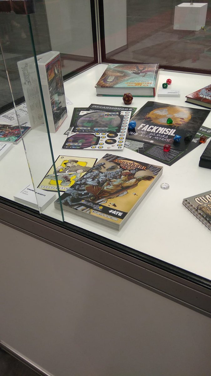 readuck's tweet photo. Nuestro #AmanecerMuerto de @cuartitoroles está en @COMIC_bcn en la exposición de juegos de rol de #ComicFantasy22 muchas gracias a @celspinol por la oportunidad de estar ahí.
#salondelcomic #40comicBCN https://t.co/ilpqrvFnBh