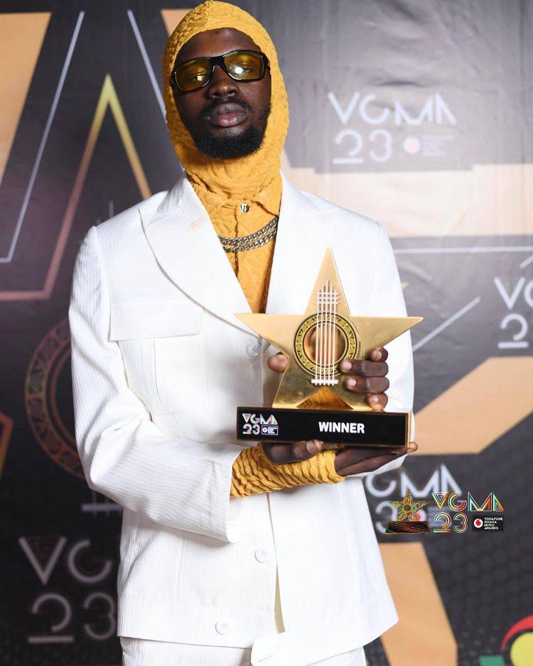 AfrobeatsIntel's tweet photo. Some of the winners at last night's #VGMA2022
@KiDiMusic:
~ Artiste Of The Year
~ Afrobeats/Afropop Artiste
~ Best Reggae/Dancehall Song (Touch It)
~ Vodafone Most Popular Song
@blacksherif_
~ Best New Artiste
~ Best Hiphop Song of the Year (Second Sermon)
-
#VGMA23 #VGMA https://t.co/rhHmxOiute
