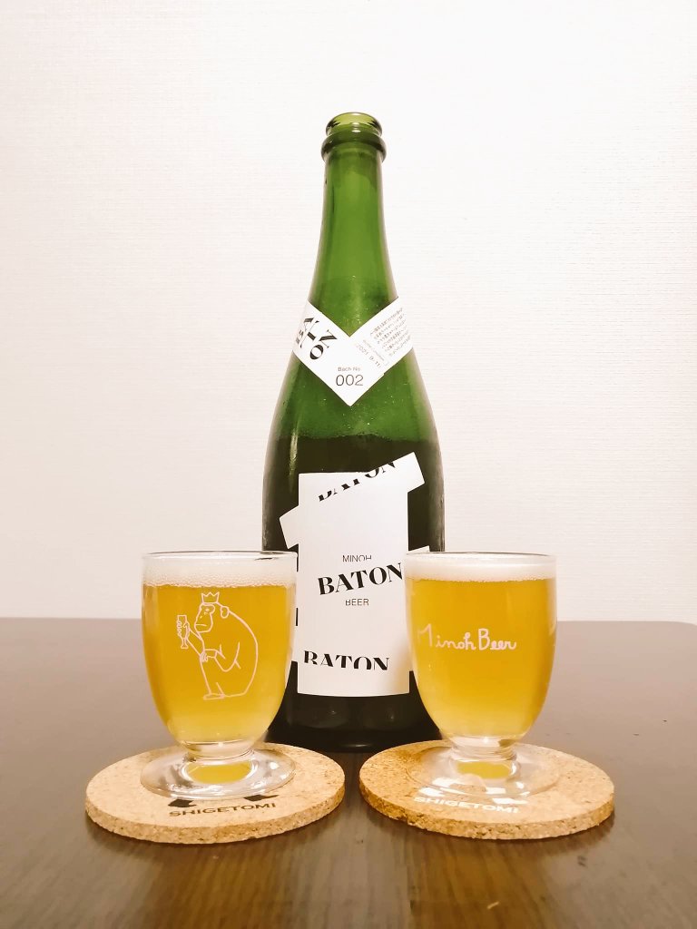 TukBeer20's tweet photo. 箕面ビールの香緒里さんから、想いを込めて頂いたBATON002
24時間落ち着かせてから、無事の帰宅を祝って乾杯しました。

いつもいつも温かくもてなしてくださる箕面の皆さん。ありがとうございます。
夏にはトゥクトゥクも楽しんでもらいたいです…！
#箕面ビール https://t.co/j0y0ODOA9f