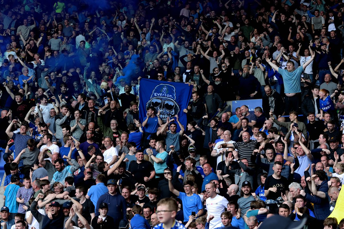 Everton's tweet photo. Spirit of the Blues. On repeat. All the way home. 💙 https://t.co/3oJuWxDQTV