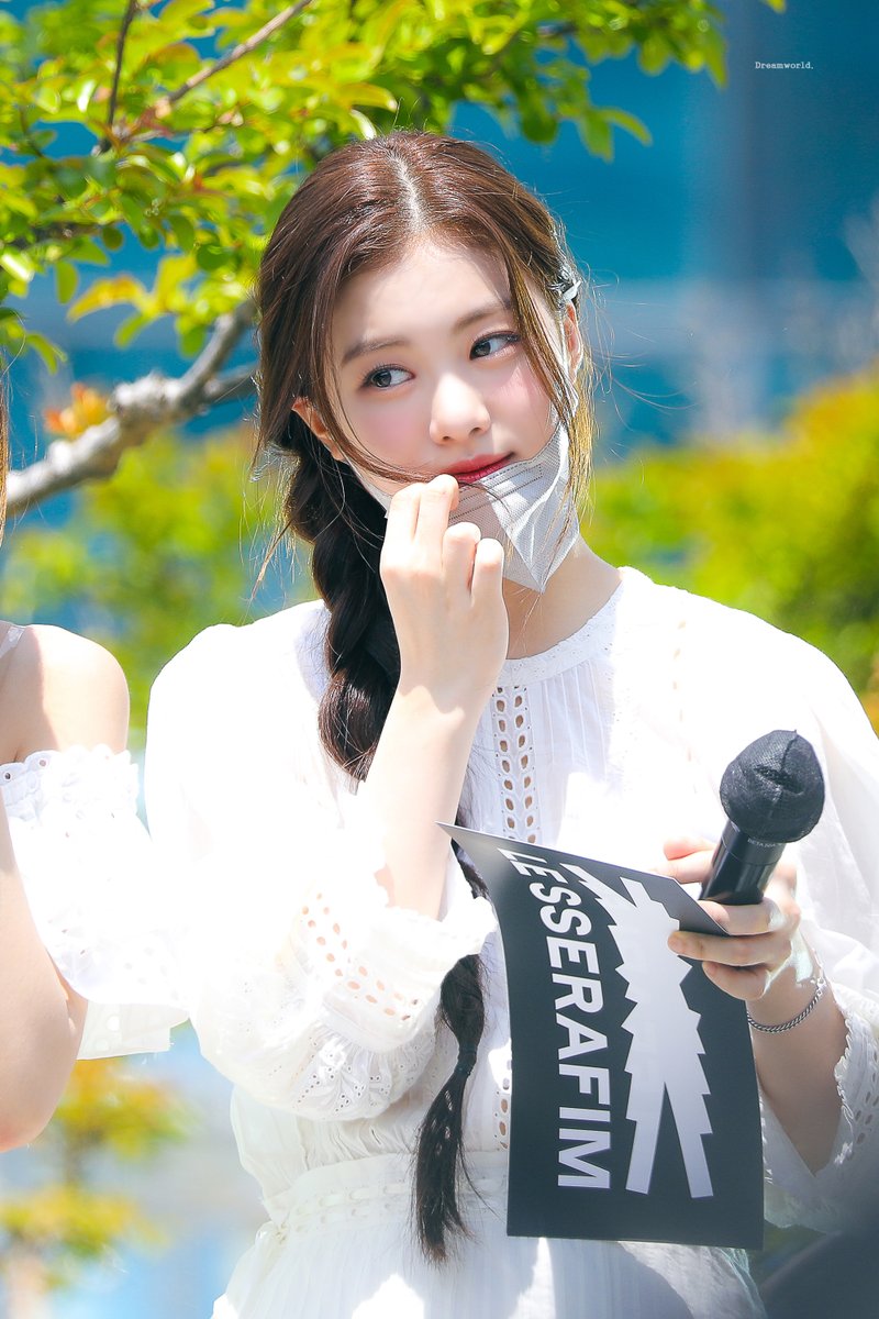 Dreamworld1106's tweet photo. 220506 미니팬미팅 HQ
#LE_SSERAFIM #르세라핌 #KIMGARAM #김가람 https://t.co/R28SkudSX4