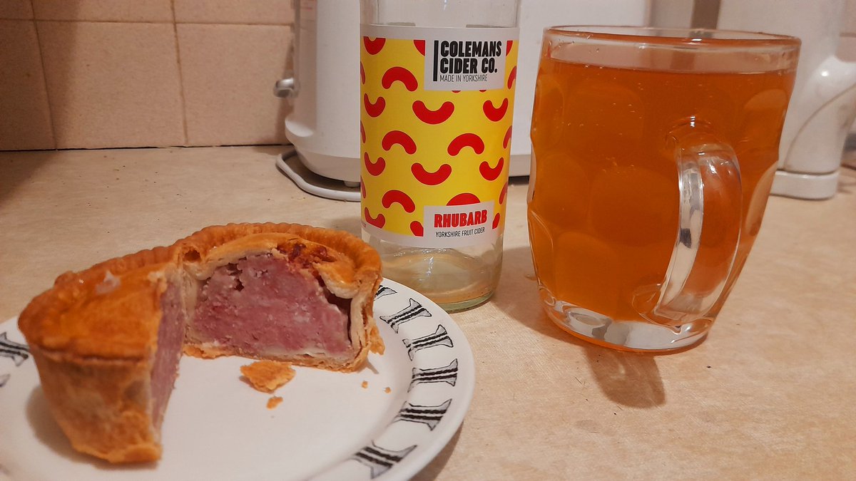 Stuart_Pickard's tweet image. @colemanscider purchased via @TheStoreOn #Hull #Yorkshire #VisitYorkshire #SupportLocal #DrinkLocal #ShopLocal #EatLocal #GingRealAleTrail @Stuart_Pickard #RealCider #ProperCider #Cider #AppleCider #Rhubarb #RhubarbCider #PorkPie purchased via #Butchers #Skipton #VisitSkipton