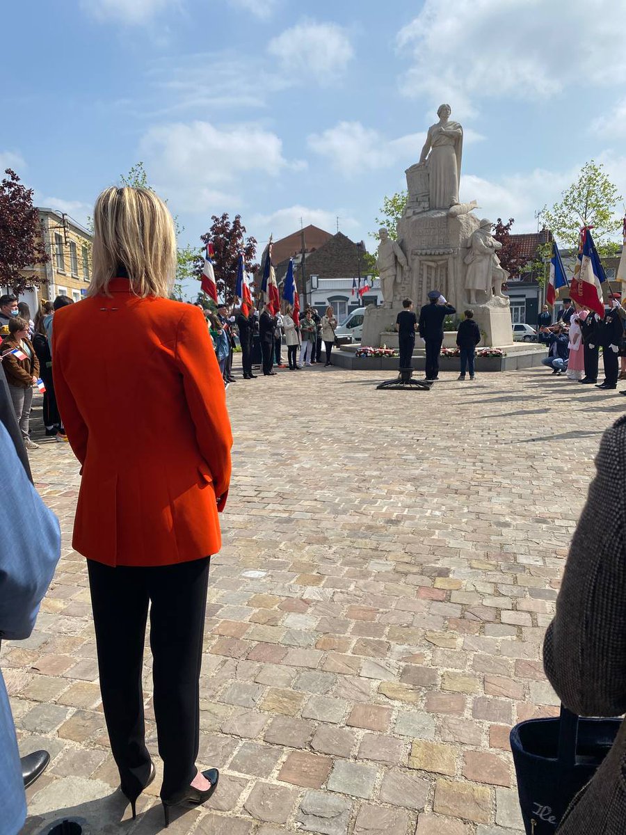 AgnesRunacher's tweet photo. À #Lens, commémoration du #8mai1945. La guerre aux portes de l’Europe et notre Histoire nous rappellent combien la paix est fragile. Ceux qui ont donné leur vie, comme ceux qui se sont battus pour construire l’Europe de la paix, nous obligent.
Soyons dignes de leur héritage ! https://t.co/hSvBtNq7qO