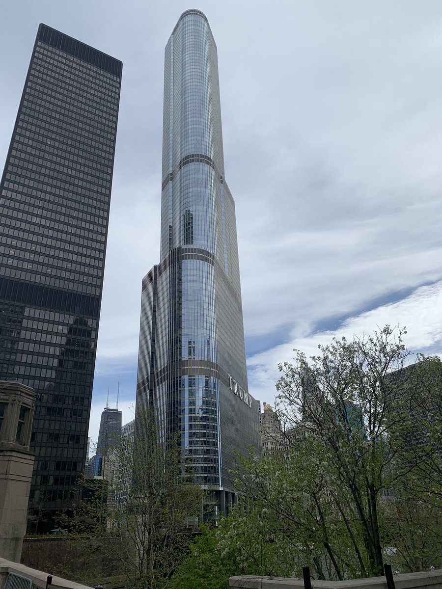 matay20's tweet photo. @rhystaylor_1 last day in Chicago , and yes, that is Batman…. https://t.co/cjhjxLr77q
