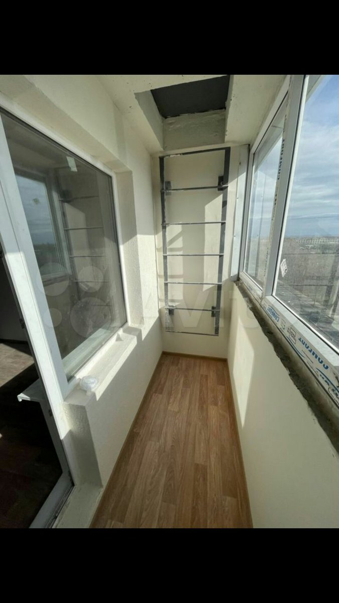 iamzaebalsya's tweet photo. Квартира 4:

Квартира, которую я почему то очень хочу купить. Именно эту из всех. Хотелось, конечно, зеркальную такую же, но... селяви.

пр-т. Кирова, 71

- 2000000 руб
- 10 из 16 этаж

А я малясь высоты боюсь... https://t.co/JwGodc3lHl