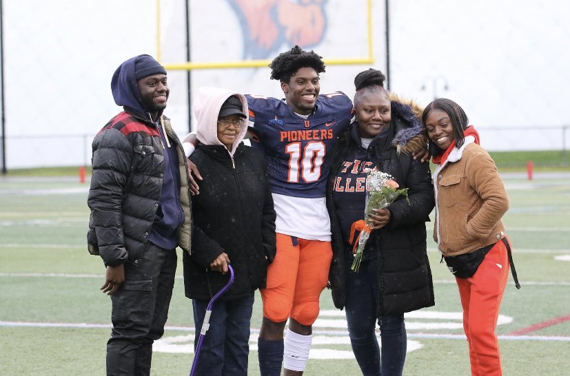 Utica_Football's tweet photo. Happy Mother’s Day💐!!! 
#Thankful #Family #FearTheMoose https://t.co/6zUt70oi1I