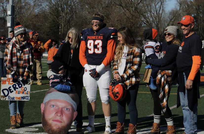 Utica_Football's tweet photo. Happy Mother’s Day💐!!! 
#Thankful #Family #FearTheMoose https://t.co/6zUt70oi1I