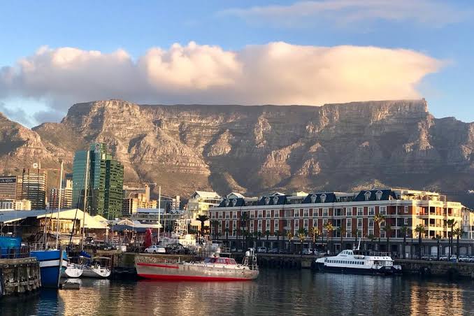 AfricaFactsZone's tweet photo. Cape Town, South Africa has been named the third greatest city in the world by UK newspaper, Telegraph.

Cape Town is the only African city in the Top 50. Cape Town had a score of 549 out of 810. https://t.co/U2130T0hdI