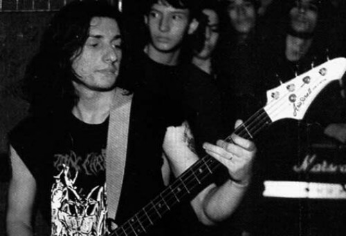 RottenBeats_'s tweet photo. Jim Mutilator, una de las piezas clave en el surgimiento y posterior desarrollo de la escena black metal griega. Primer bajista de dos bandas vitales como Rotting Christ y Varathron, grabó en 1993 los elementales "Thy Mighty Contract" y "His Majesty at the Swamp". https://t.co/vyGb87uy0q