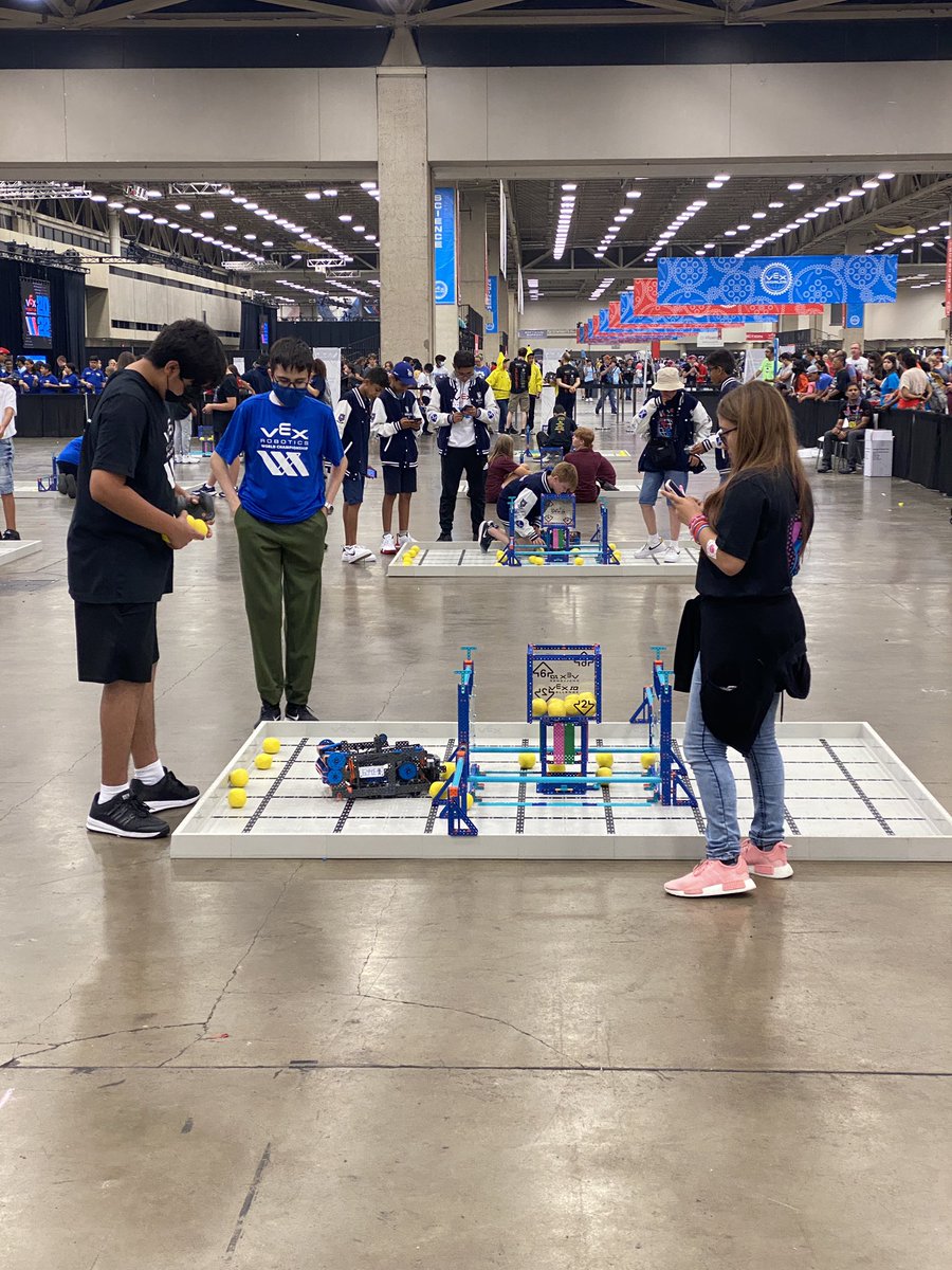 STEMSquadHDMM's tweet image. Practice in full effect as we count down to Opening Ceremonies at 6pm. #VEXWorlds2022 #STEMis @HDMcMillan @AdamsonHDMM