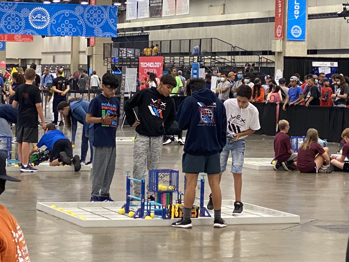 STEMSquadHDMM's tweet image. Practice in full effect as we count down to Opening Ceremonies at 6pm. #VEXWorlds2022 #STEMis @HDMcMillan @AdamsonHDMM