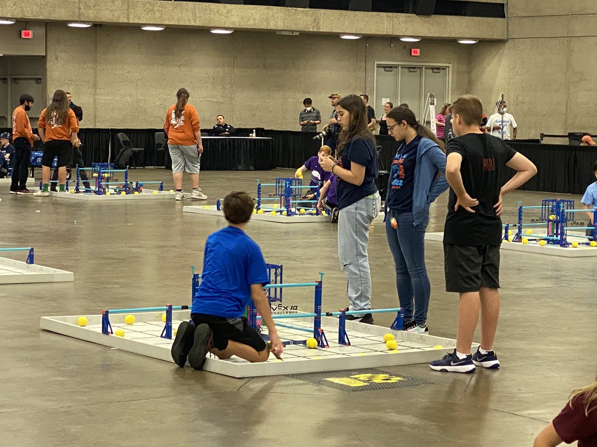 STEMSquadHDMM's tweet image. Practice in full effect as we count down to Opening Ceremonies at 6pm. #VEXWorlds2022 #STEMis @HDMcMillan @AdamsonHDMM