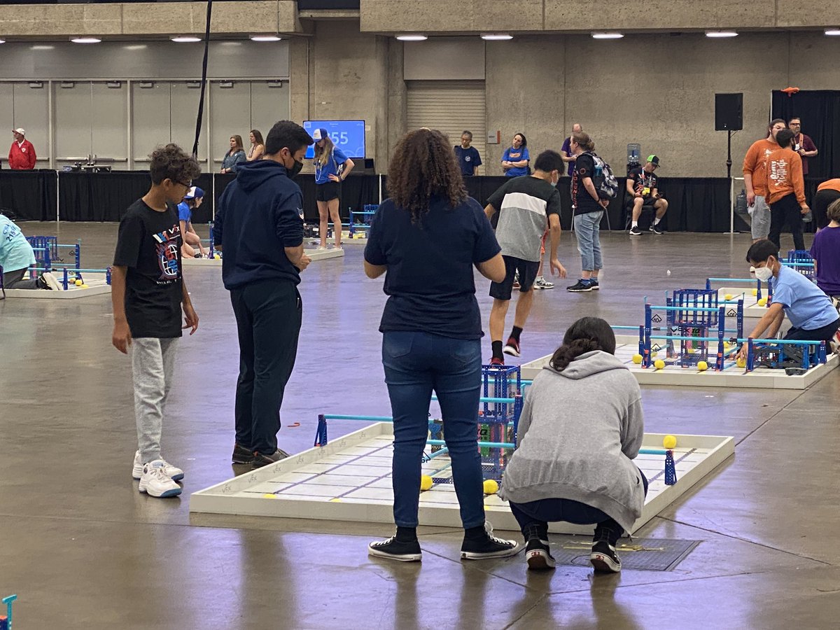 STEMSquadHDMM's tweet image. Practice in full effect as we count down to Opening Ceremonies at 6pm. #VEXWorlds2022 #STEMis @HDMcMillan @AdamsonHDMM