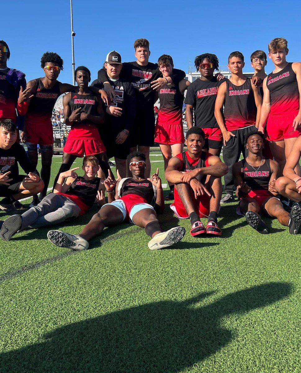 Wouldn’t trade this high school track team for nothing . #staterunnerup#3xhighjumpstatechampion#lastyear. Gone miss this team truly. All thanks to God we made history 3x this year so proud of us!!