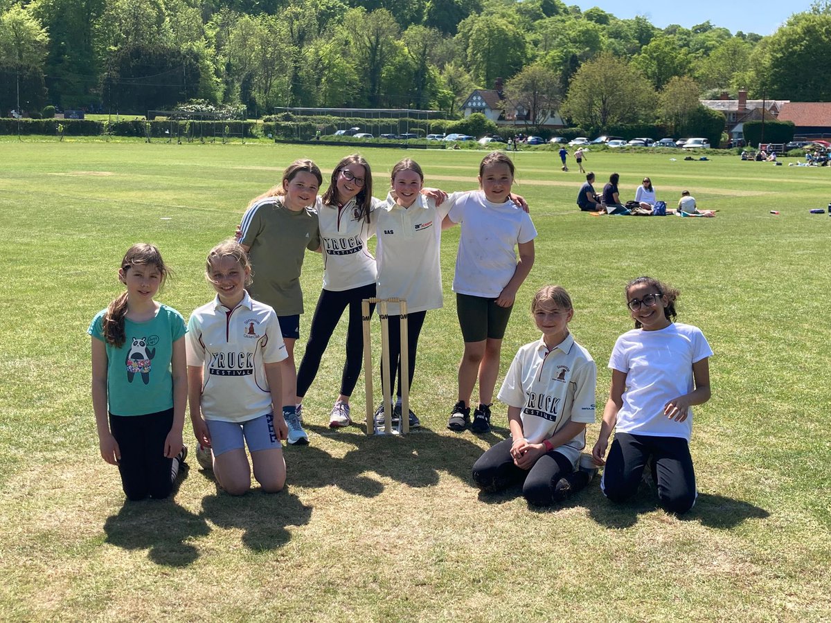 steventoncc's tweet image. Another amazing weekend! Won 1 lost 1 in @Cherwellcricket league Sat. Today - in order of pics - our 1st u11 game for almost 30 yrs, our 1st ever girls u11 tournament (thanks @CricketHenley for hosting😎), plus a brilliant double-header @CrowsCricket in the @HomeCountiesWCL 🏏