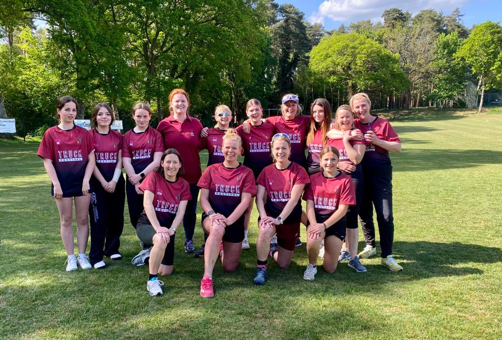 steventoncc's tweet image. Another amazing weekend! Won 1 lost 1 in @Cherwellcricket league Sat. Today - in order of pics - our 1st u11 game for almost 30 yrs, our 1st ever girls u11 tournament (thanks @CricketHenley for hosting😎), plus a brilliant double-header @CrowsCricket in the @HomeCountiesWCL 🏏