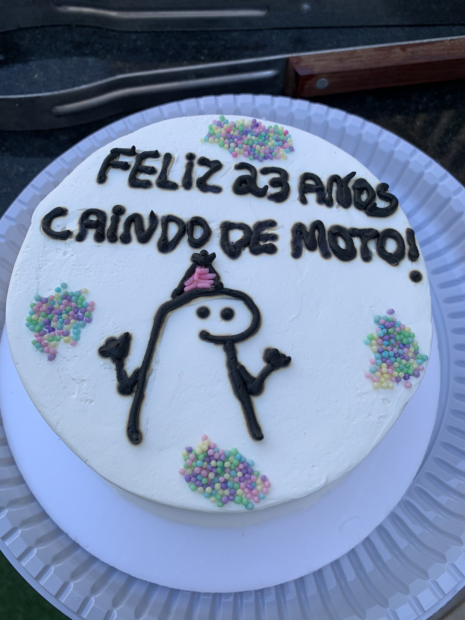 paloma on X: cai nove vezes de moto meu bolo de aniversário