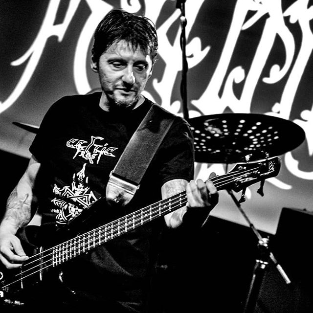 RottenBeats_'s tweet photo. Jim Mutilator, una de las piezas clave en el surgimiento y posterior desarrollo de la escena black metal griega. Primer bajista de dos bandas vitales como Rotting Christ y Varathron, grabó en 1993 los elementales "Thy Mighty Contract" y "His Majesty at the Swamp". https://t.co/vyGb87uy0q