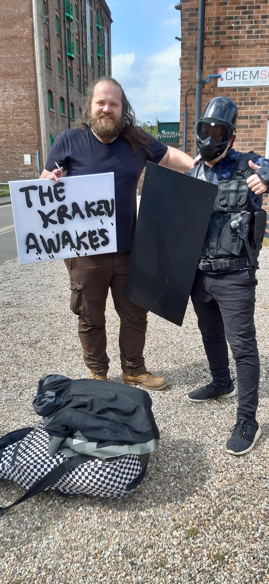 Dee Leon tweet media