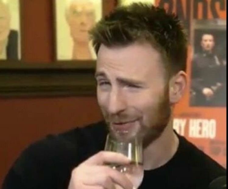 BluberryError's tweet photo. Random picture of chris evans. I honestly have no clue why im posting this.. https://t.co/6cQKnyKPr9