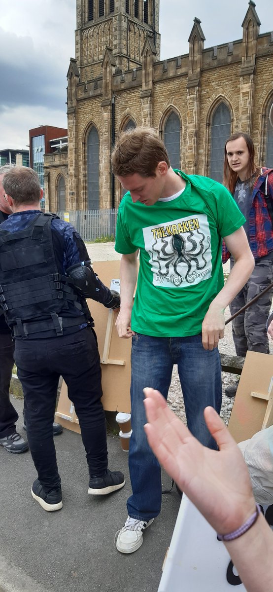 Dee Leon tweet media