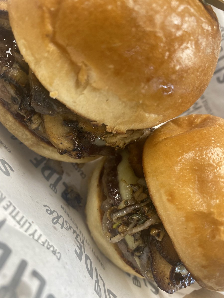 SlideHustleNash's tweet photo. LAST CALL one this fabulous sunny #mothersday @hardinghousebrewery horry down for #onemorebite https://t.co/R2Hbgf54k9