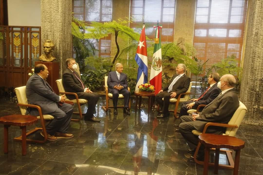 Visita presidente #Mexico Andres Manuel López Obrador a #Cuba ratifica histórica hermandad une a nuestros pueblos. Conversaciones oficiales profundizaron cooperación bilateral. AMLO ratificó rechazo a bloqueo #EEUU y solidaridad con nuestro país. #NoMasBloqueo <a href="/MINCEX_CUBA/">MINCEX🇨🇺</a>