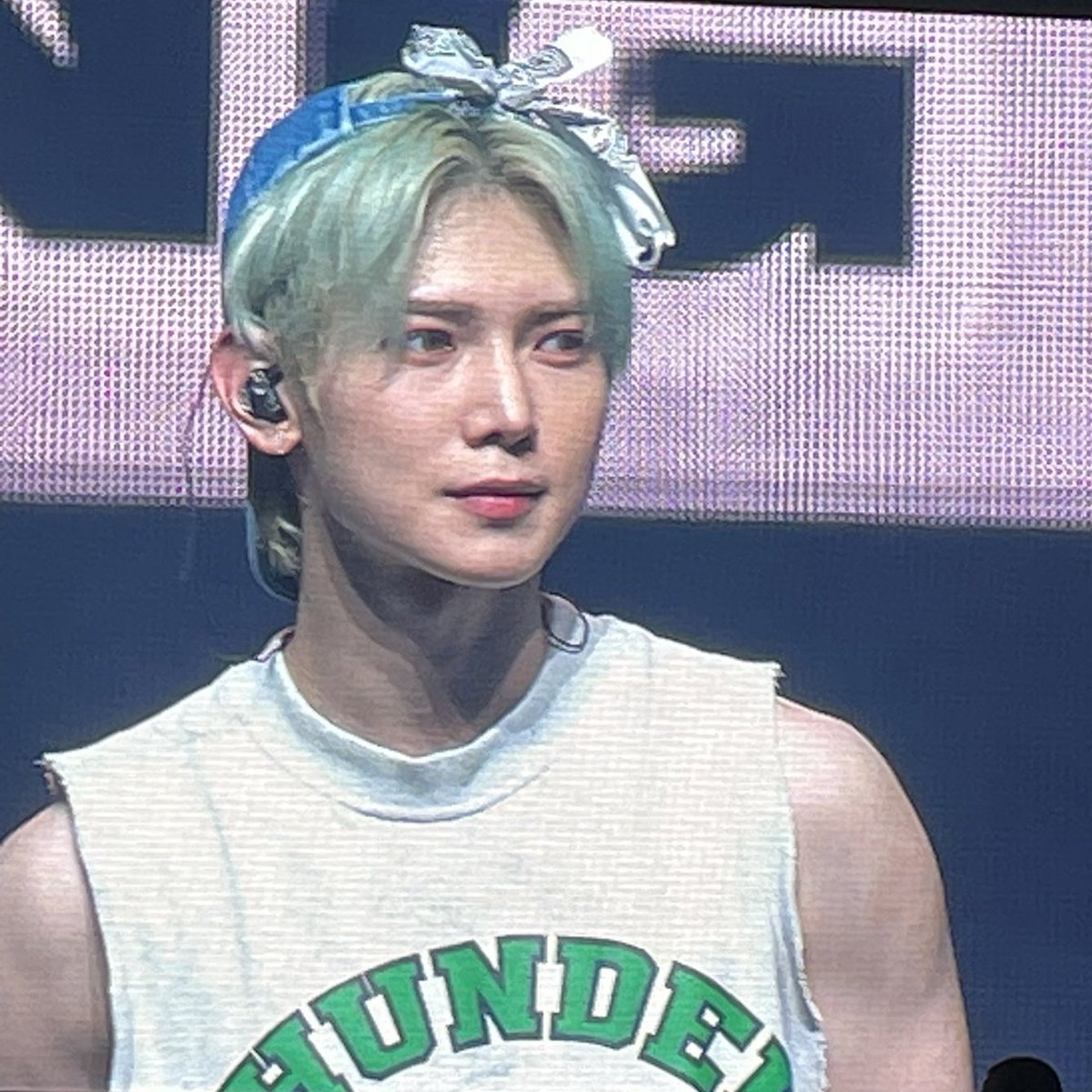 kangyspics's tweet photo. Yeosang in hairband so cute 🥺✨ https://t.co/dqcz1RrCZZ