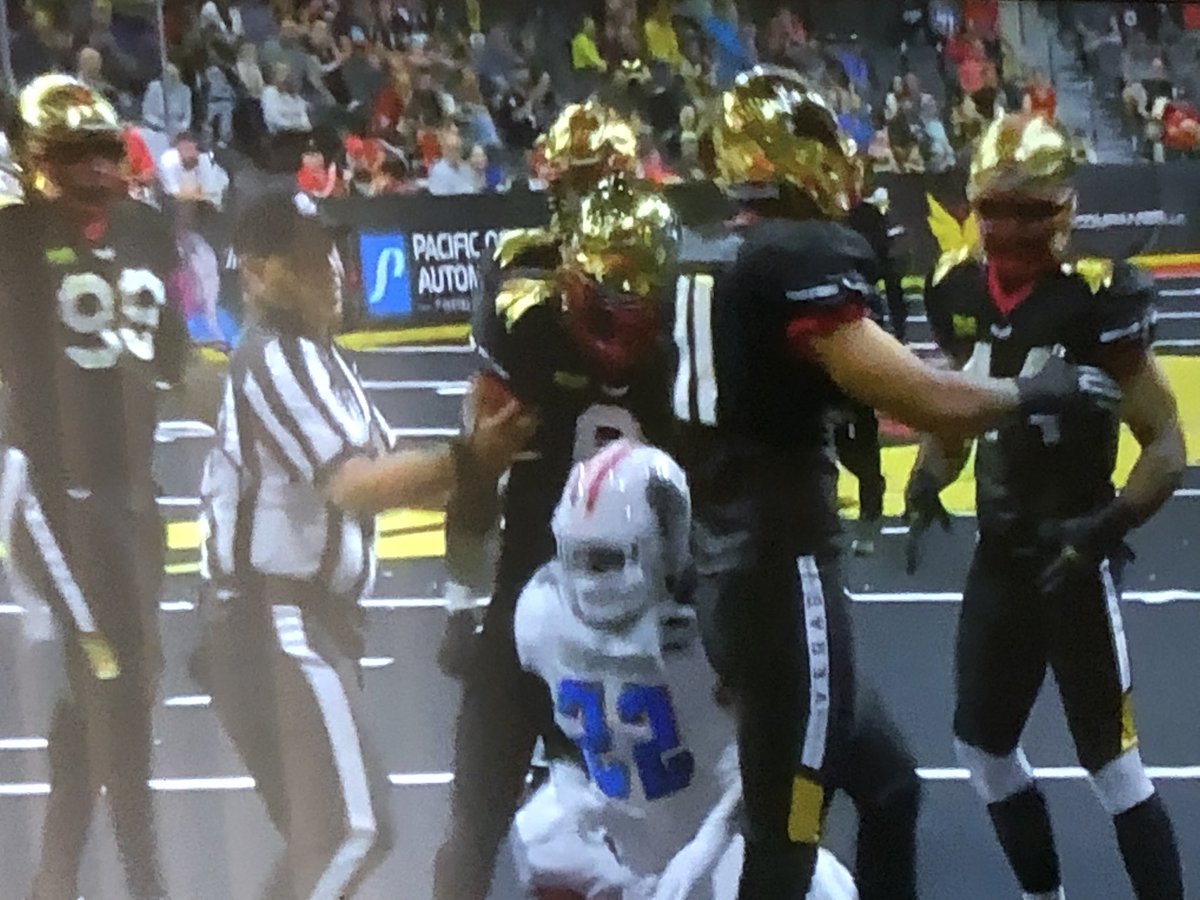 LivinWeekly's tweet photo. Go @KnightHawksIFL Let’s #LightItUp https://t.co/Yep27dFZYb