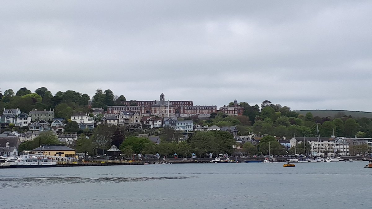 The @DartmouthRR Steam Train is a highlight within the @EnglishRiviera. Great views up to the @DartmouthBRNC @SouthHamsDevon @discoverdart @VisitDevon @Dartmouth400M @SouthHams_Hour @Paignton_Devon @PaigntonPier