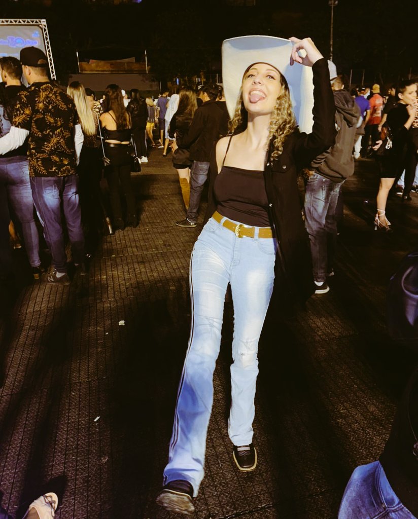 BrendaFinamoree's tweet photo. João Bosco e Vinícius. #Ipaba ✨ https://t.co/4yvASSl5wn