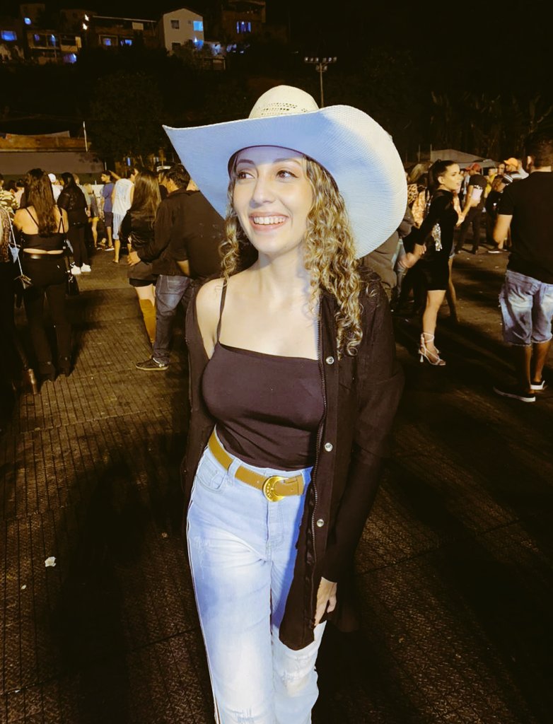 BrendaFinamoree's tweet photo. João Bosco e Vinícius. #Ipaba ✨ https://t.co/4yvASSl5wn