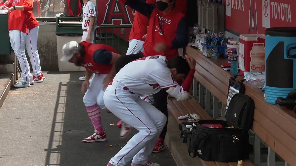 大谷翔平がファウル急襲にヒヤリ 米実況 みんなで守らないと 自分の身は捨てて Full Count 2