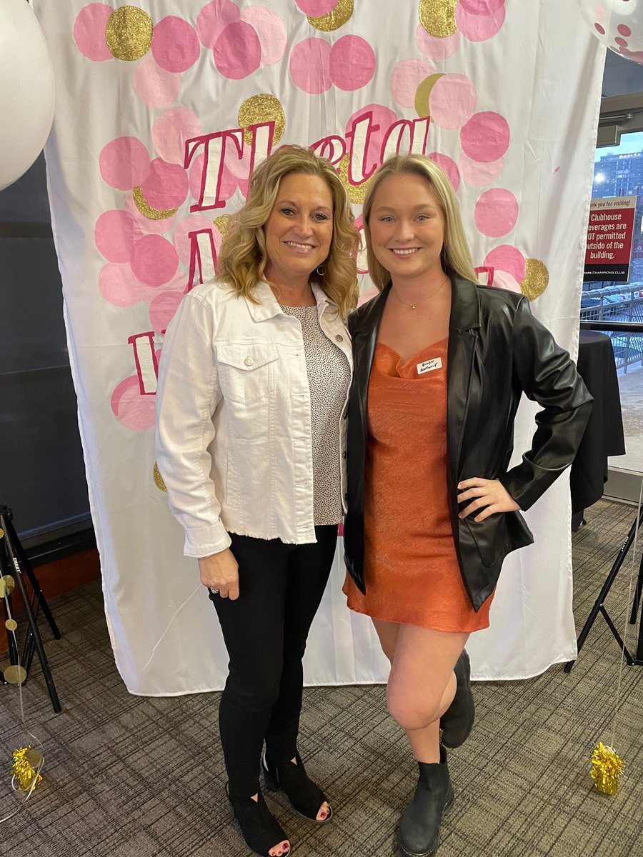 Happy Mother’s Day to all of our Theta Moms 💗 We appreciate you!