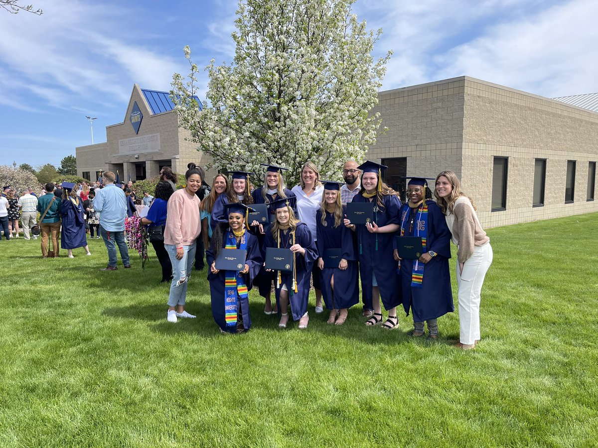 CoachMoRammuny's tweet photo. Congratulations to our graduates! Extremely proud of you ladies!! @Shuwbk1 https://t.co/kZOBviFWNT